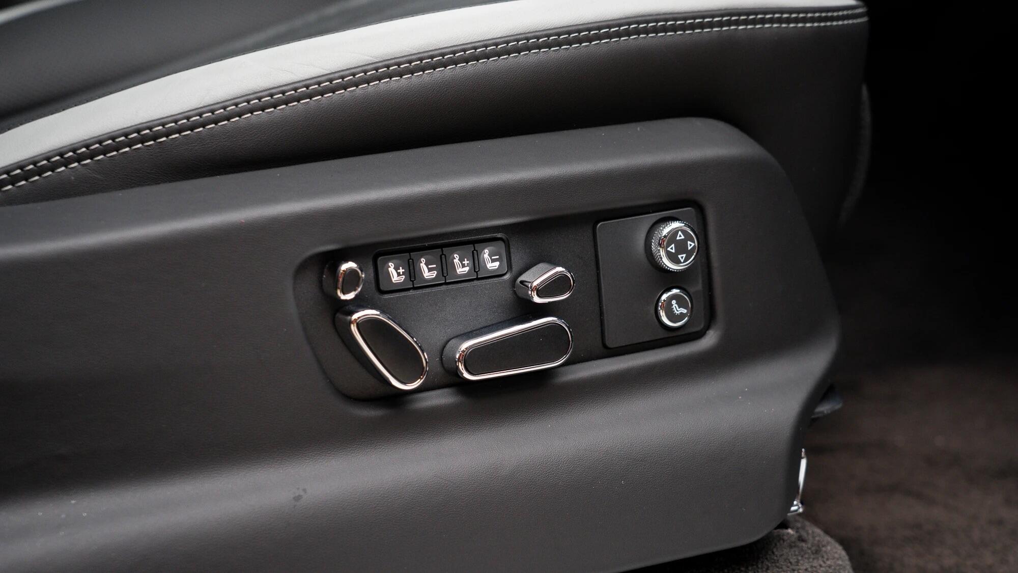 Bentley Bentayga view 16