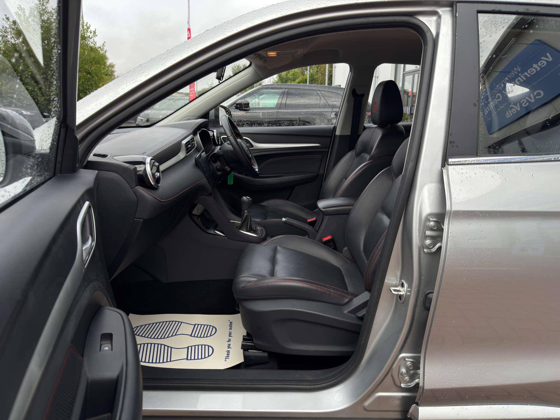 MG ZS view 39