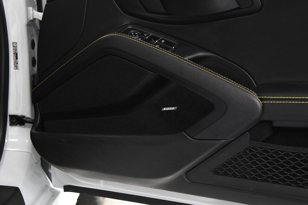 Porsche 911 view 27