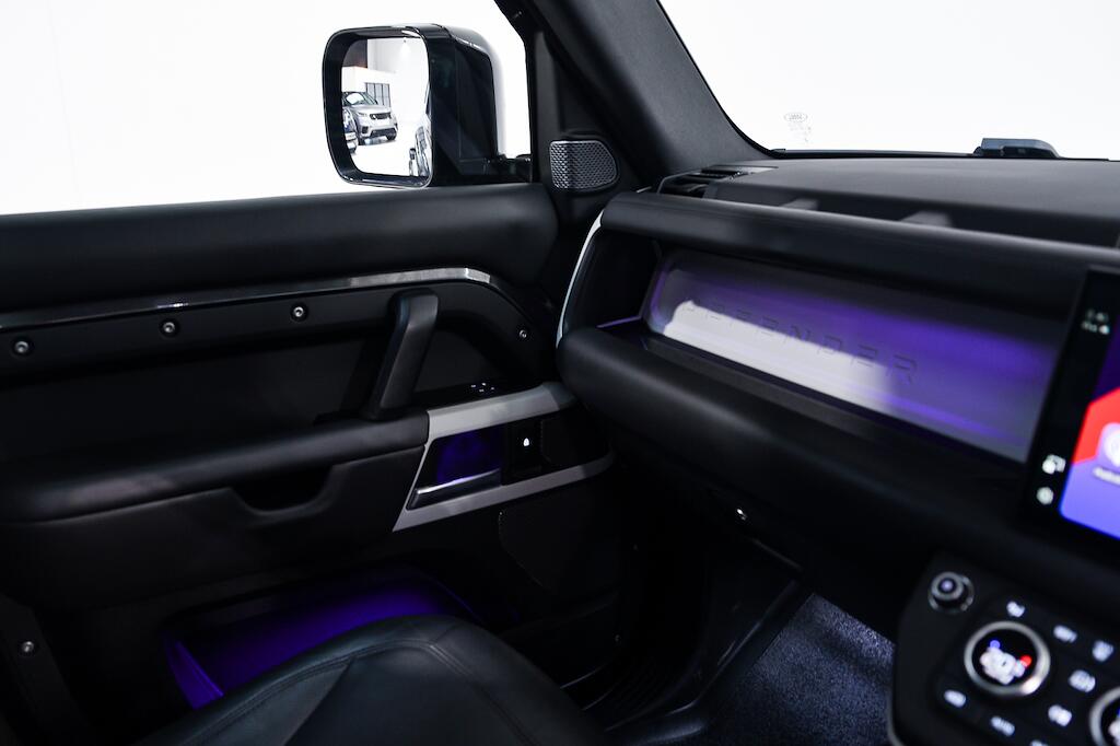 Land Rover Defender view 18