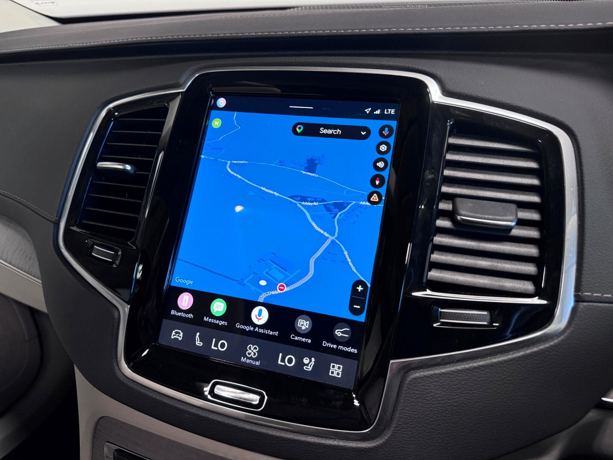 Volvo XC90 view 11