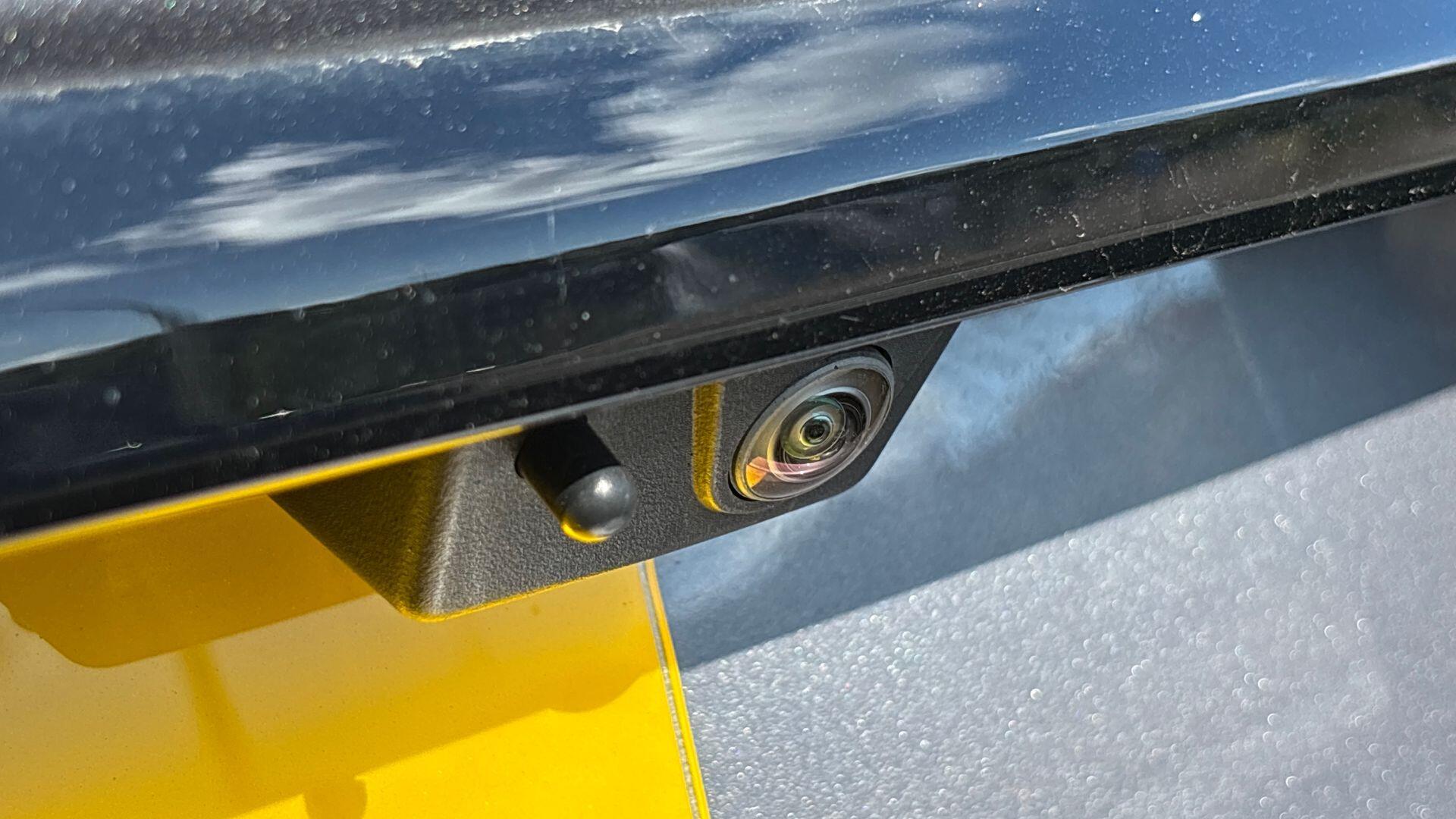 Land Rover Discovery Sport view 22