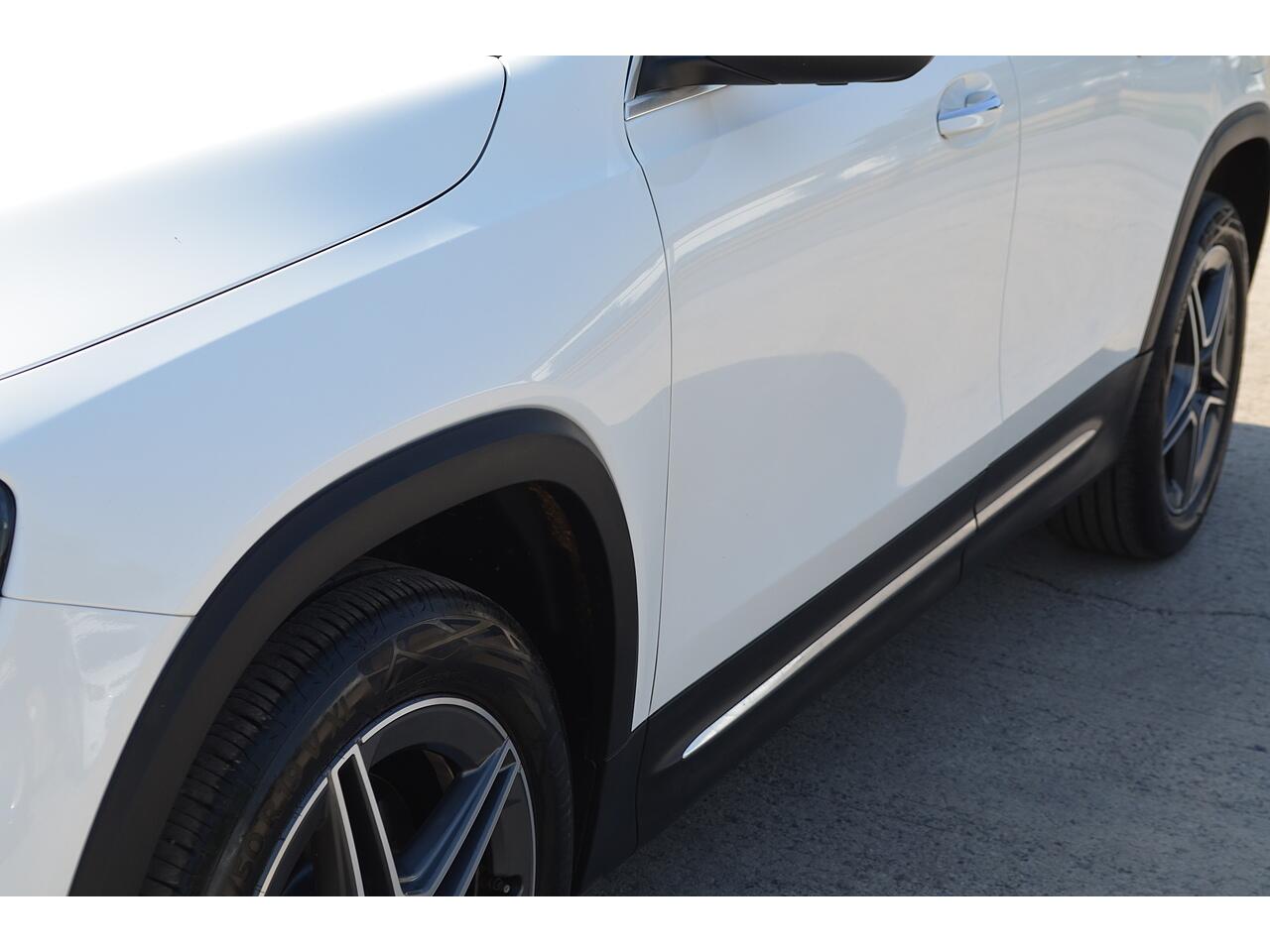 Mercedes-Benz GLB view 30