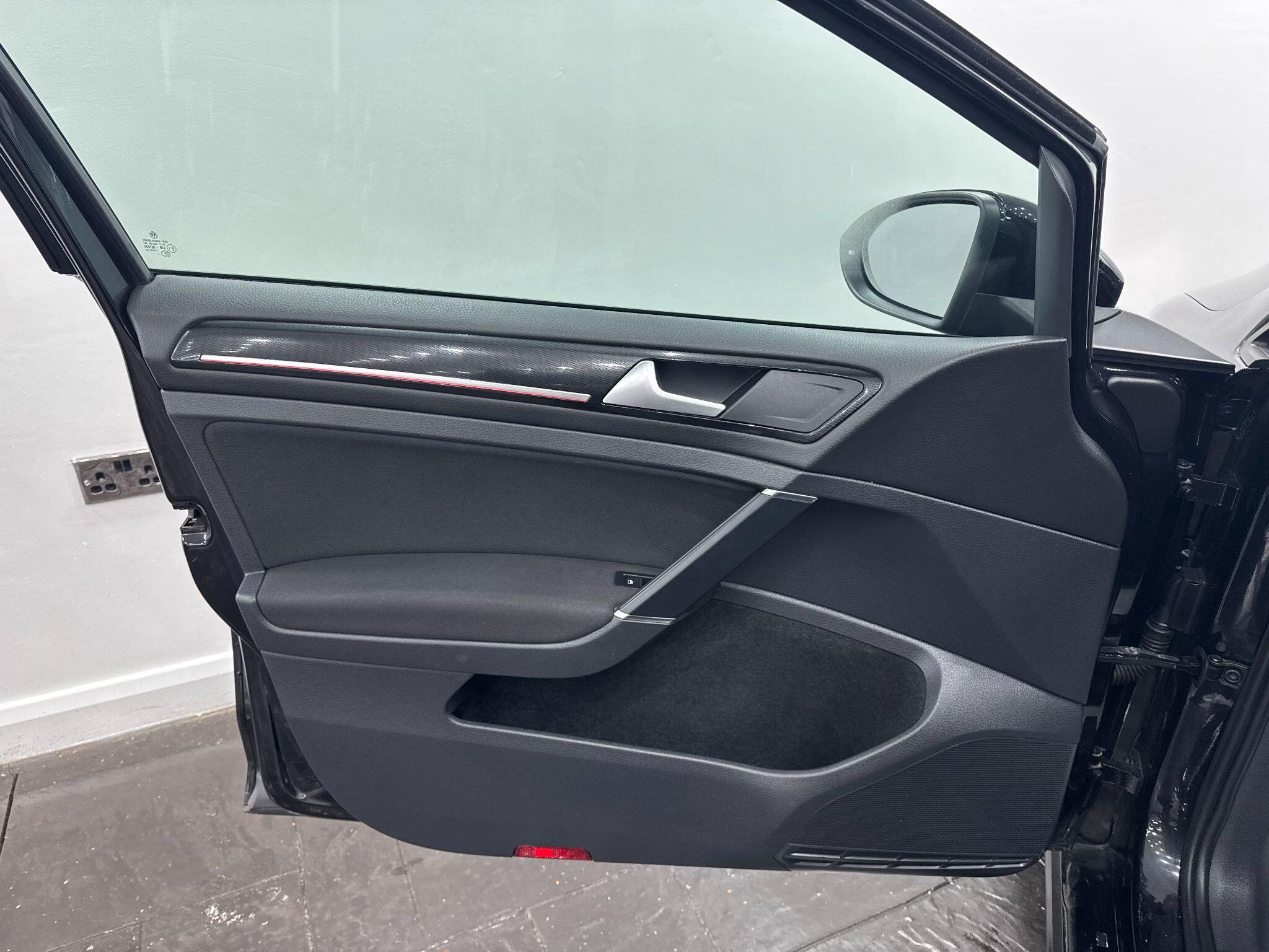 Volkswagen Golf view 33