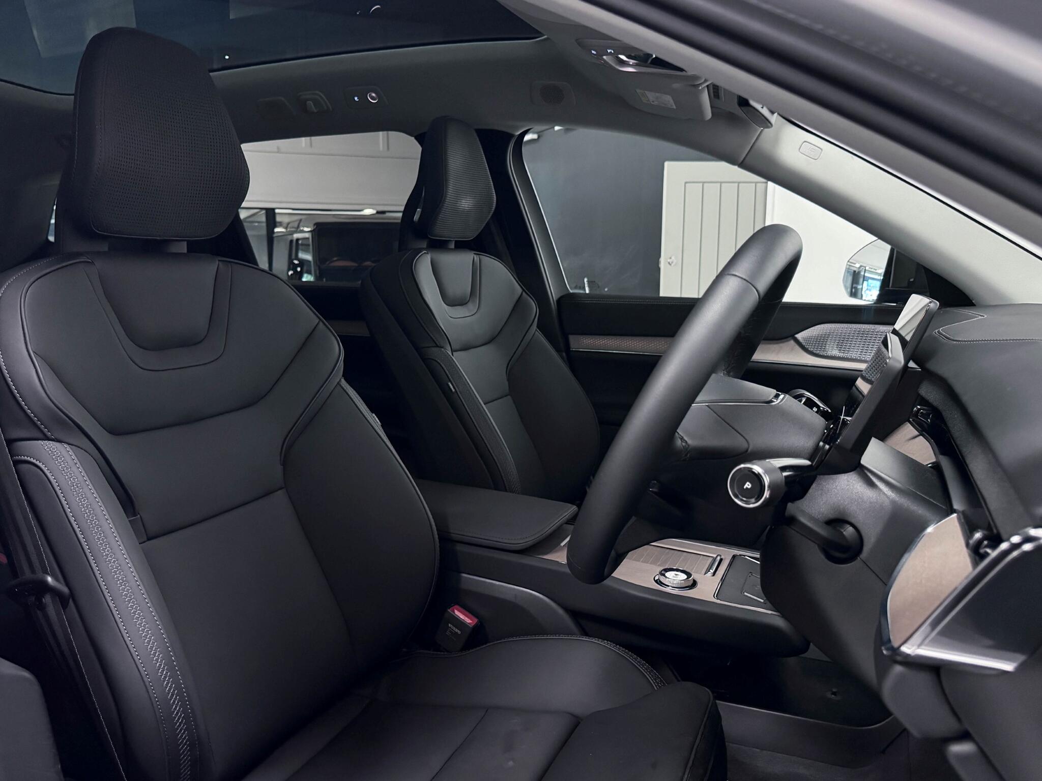 Volvo Ex90 view 31