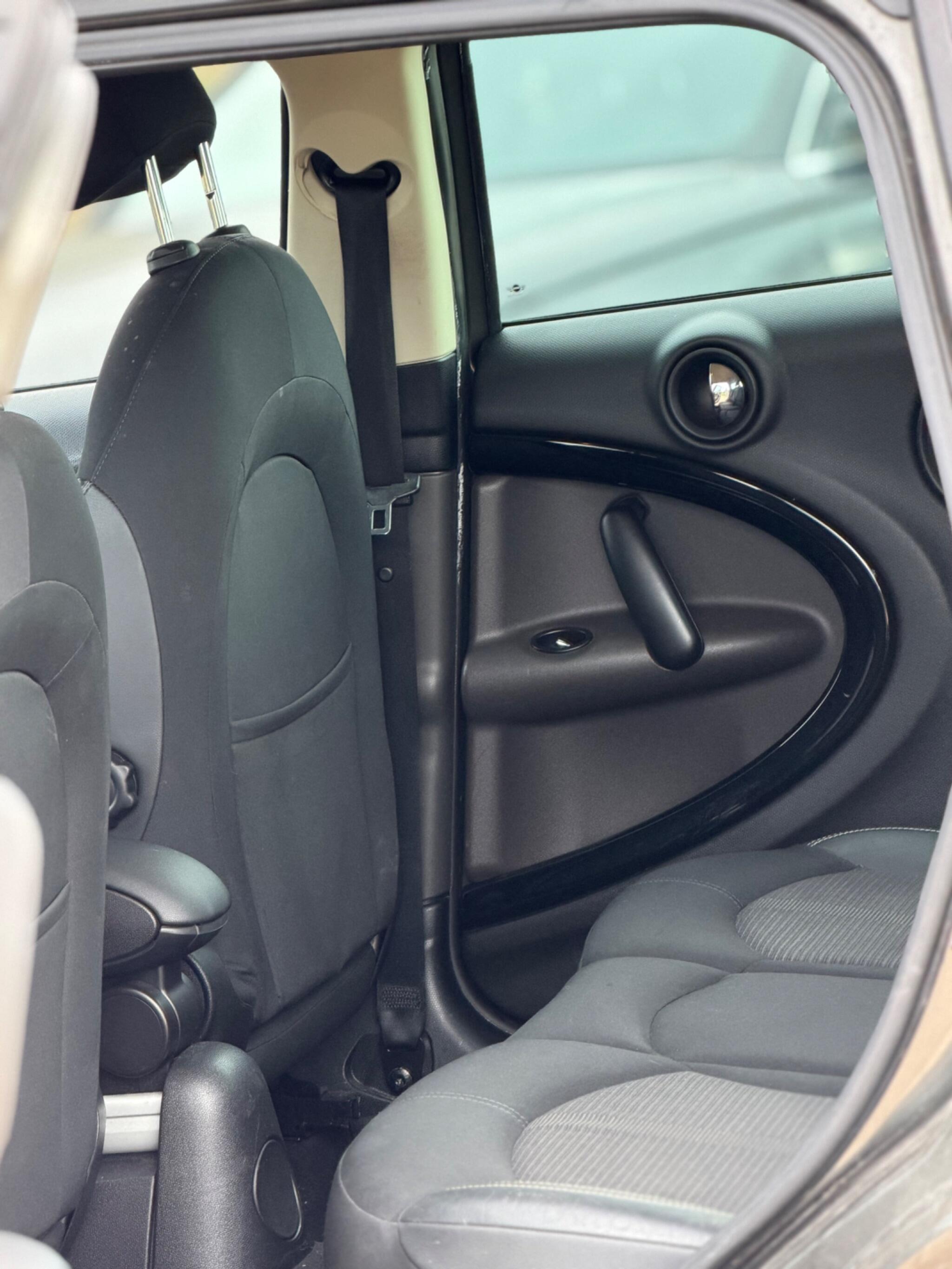 2012 MINI Countryman 1.6 Cooper D ALL4 Euro 5 (s/s) 5dr image 24