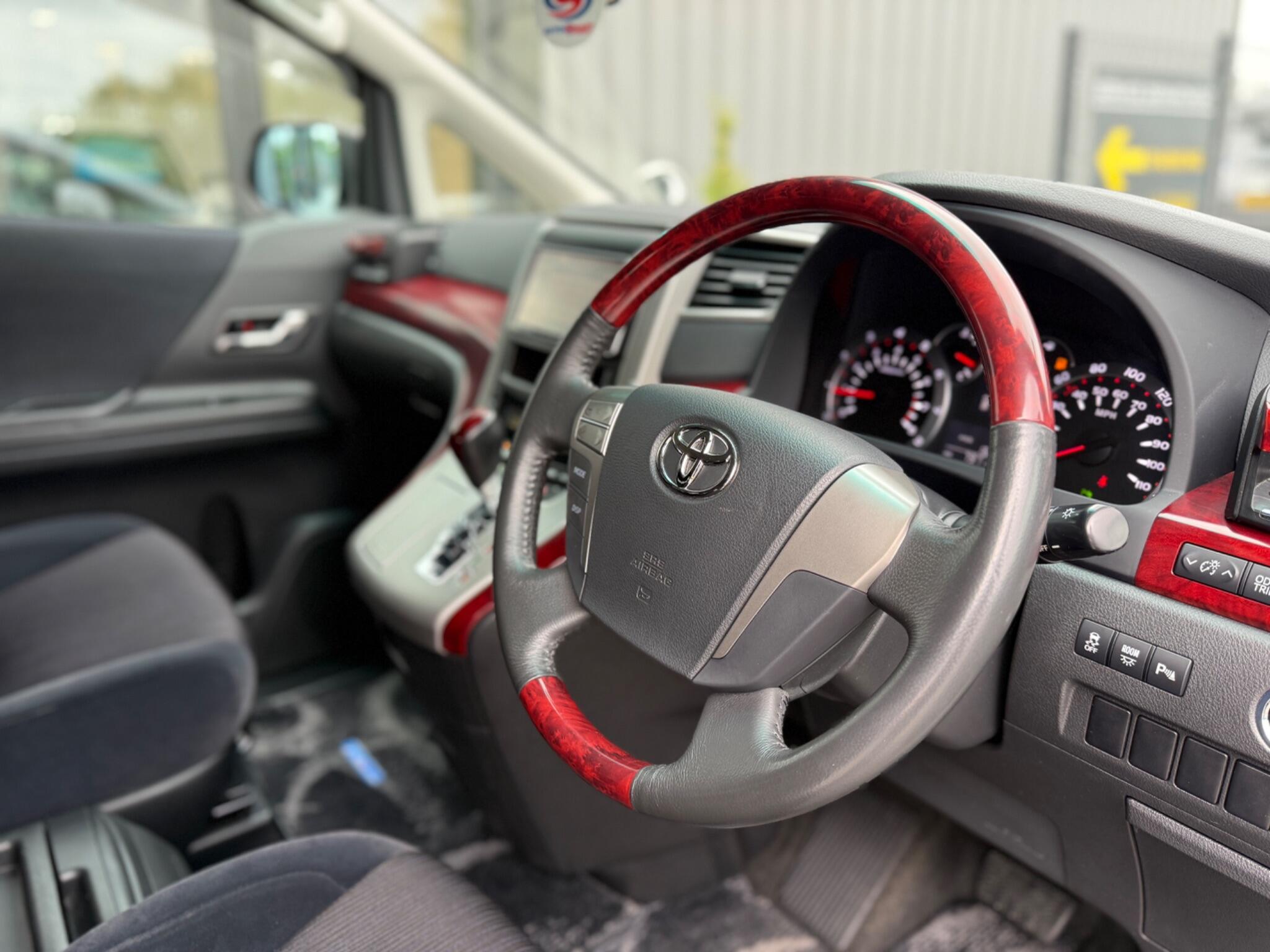 Toyota Vellfire view 6