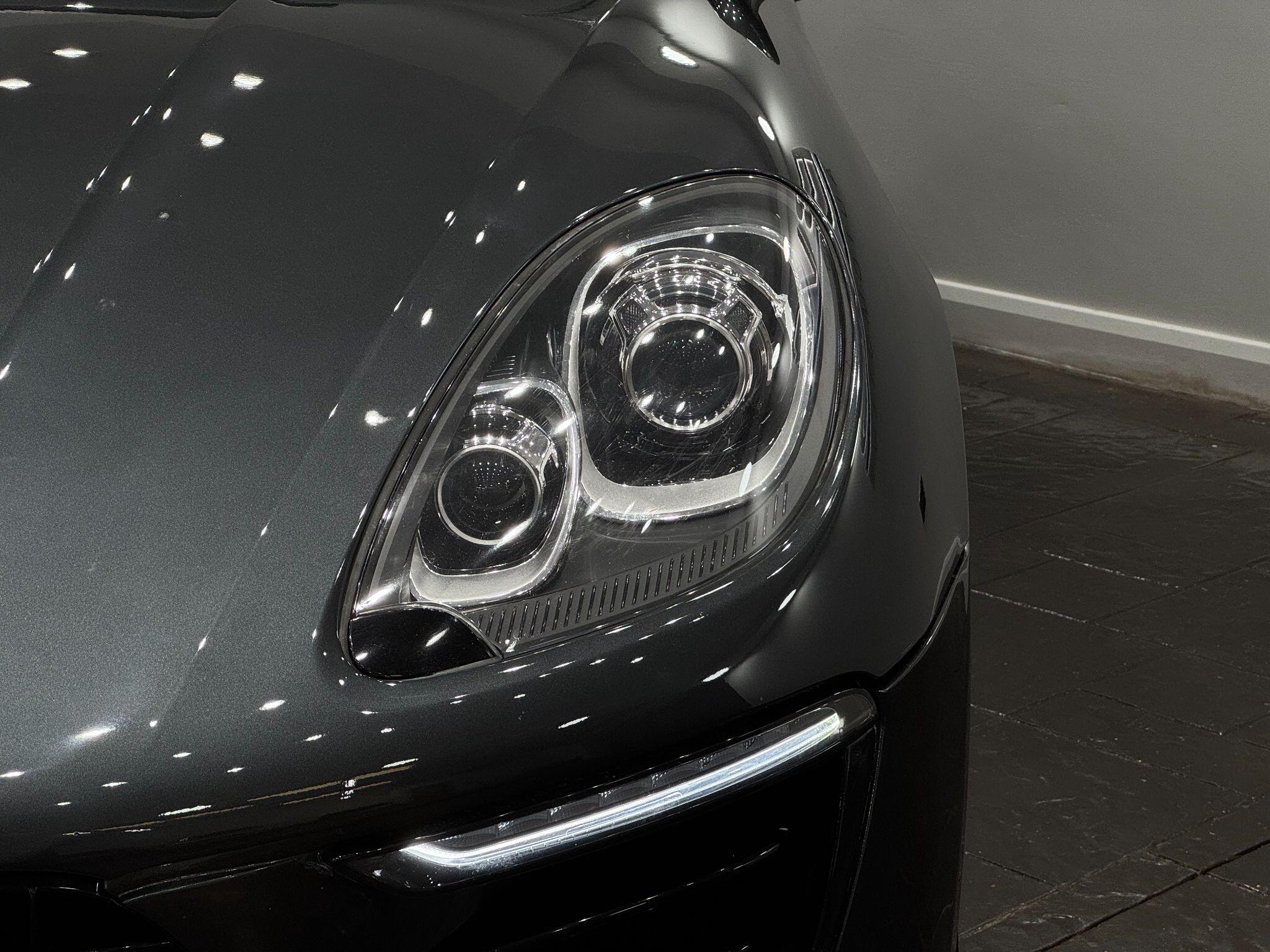 Porsche Macan view 10