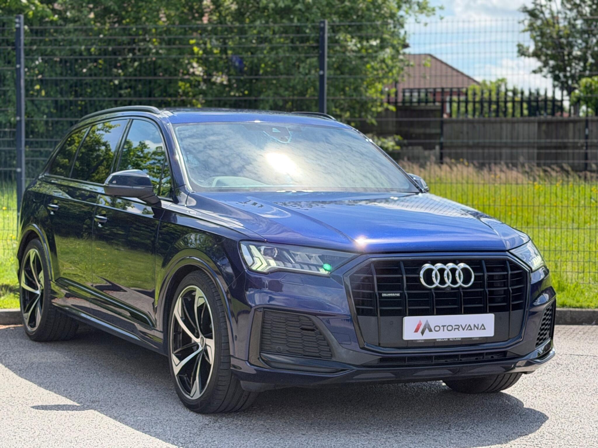 Audi Q7 view 6