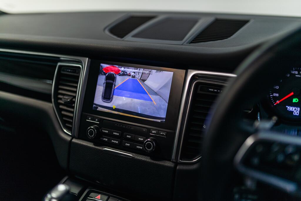Porsche Macan view 21