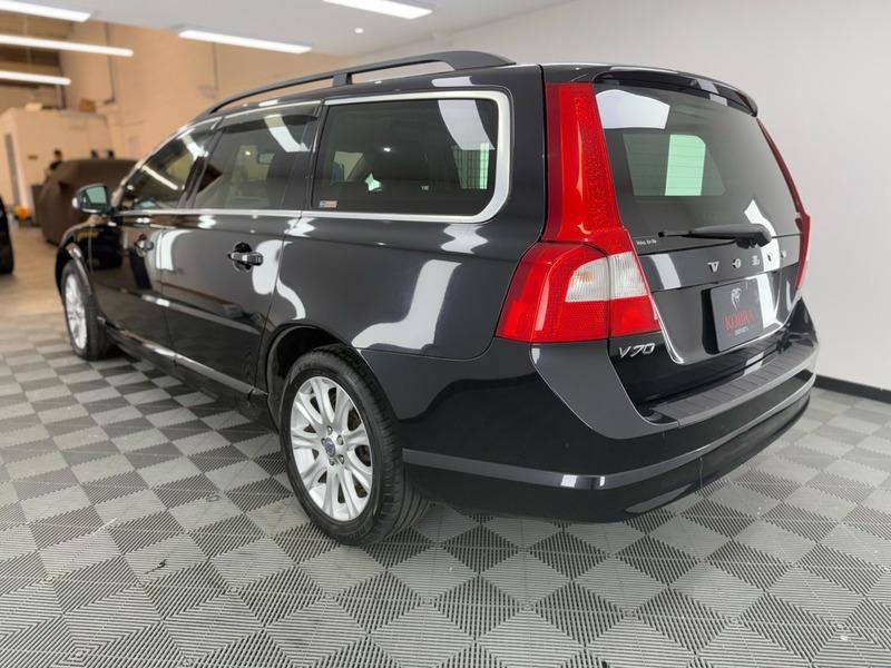 2010 Volvo V70 image 6