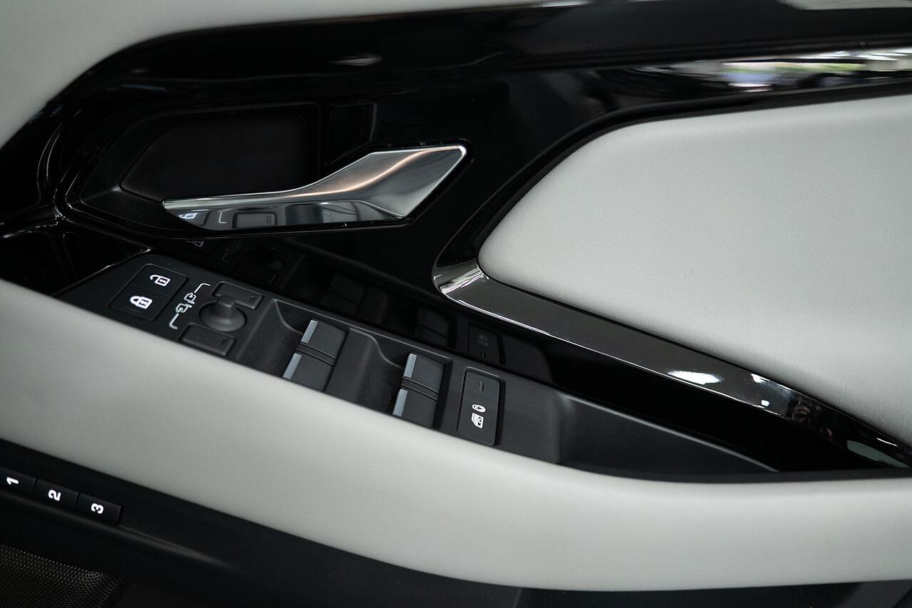 Land Rover Range Rover Evoque view 11