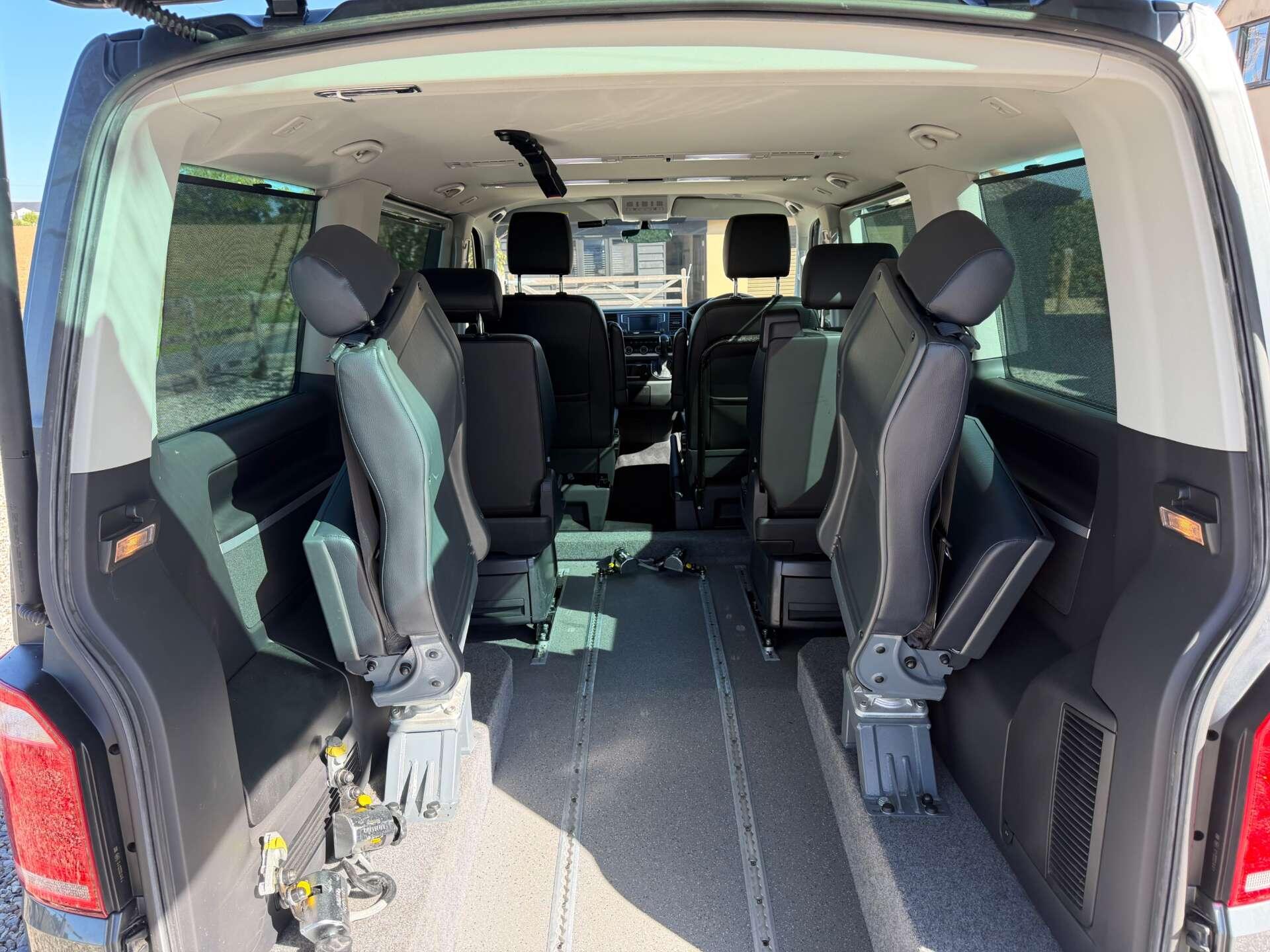 Volkswagen Caravelle view 15