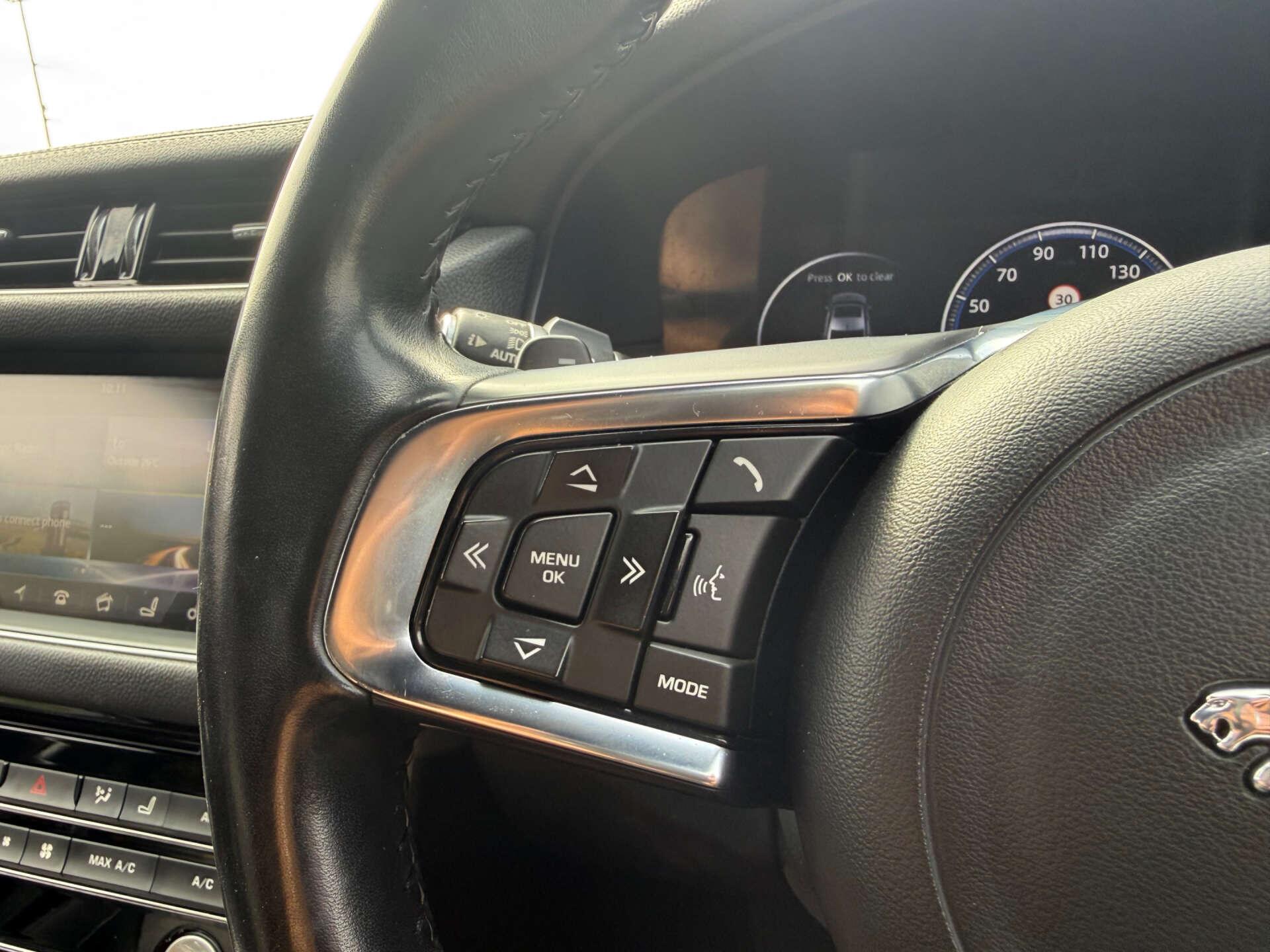 Jaguar XF view 44