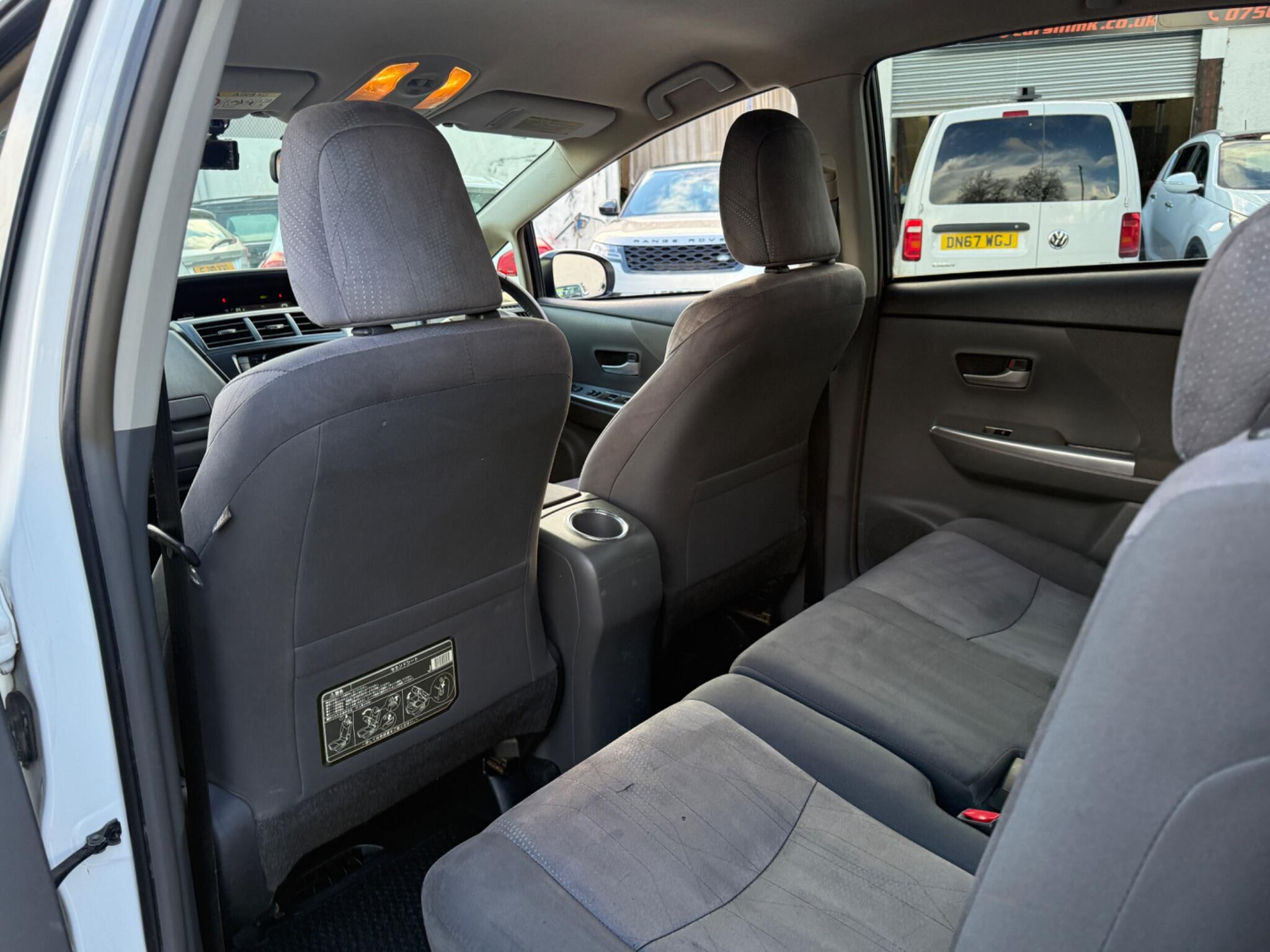 Toyota Prius+ - Image 60