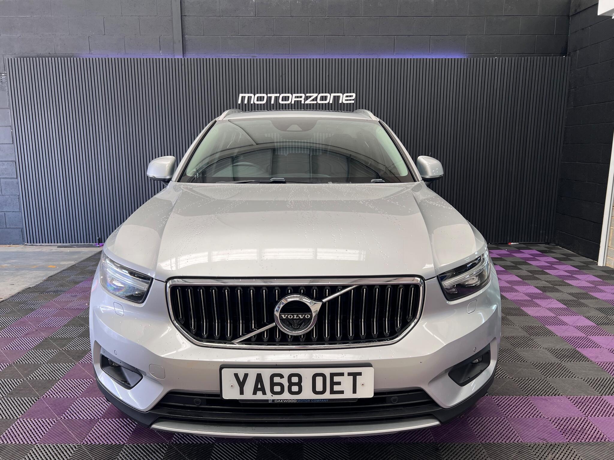 Volvo XC40 view 5