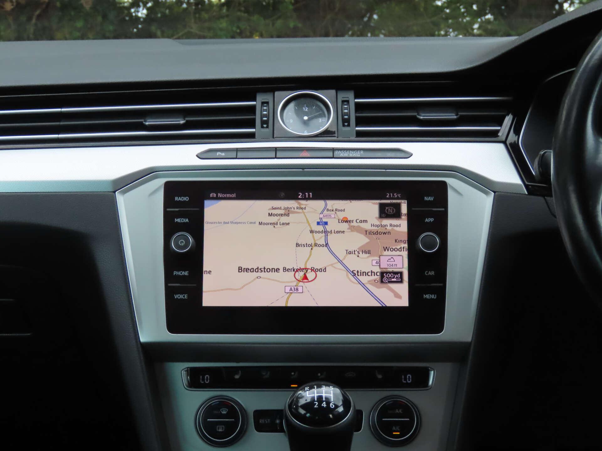 Volkswagen Passat view 10