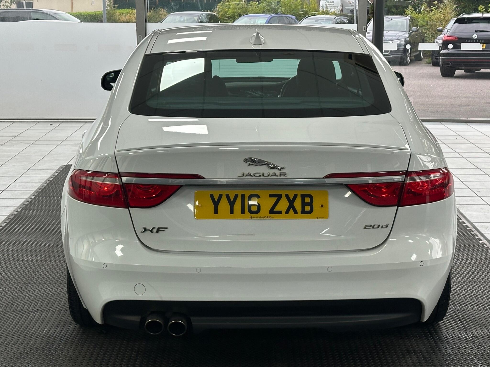 Jaguar XF view 11