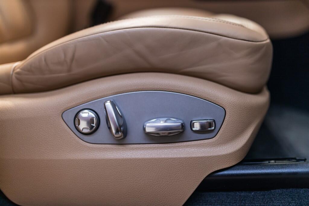 Porsche Macan view 23
