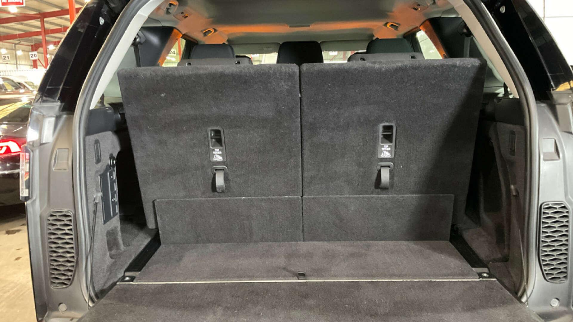 Land Rover Discovery view 7