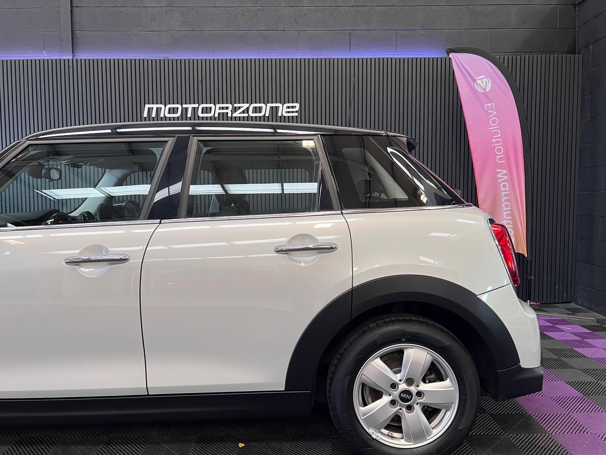 Mini Hatch view 17