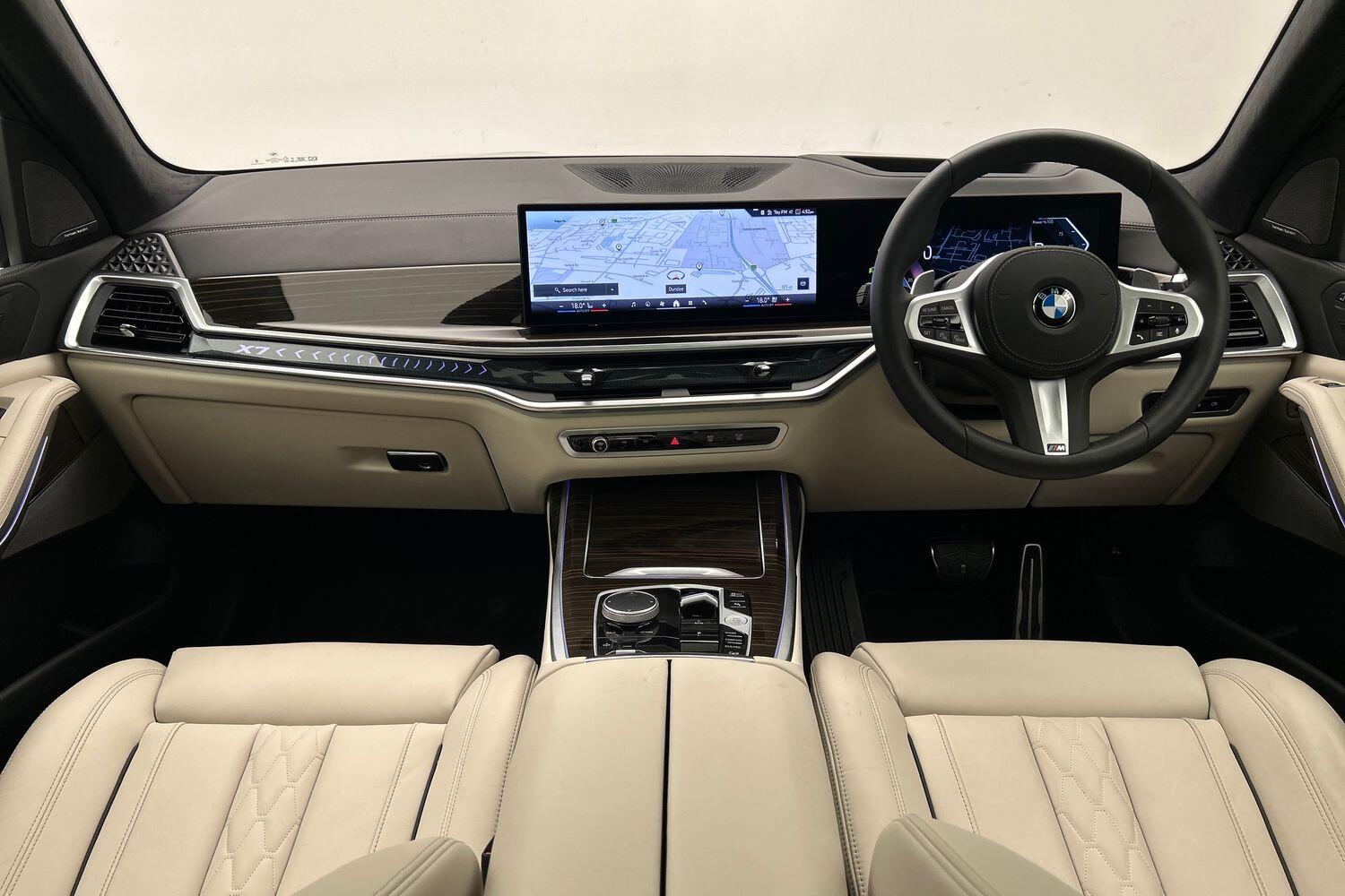 BMW X7 view 5