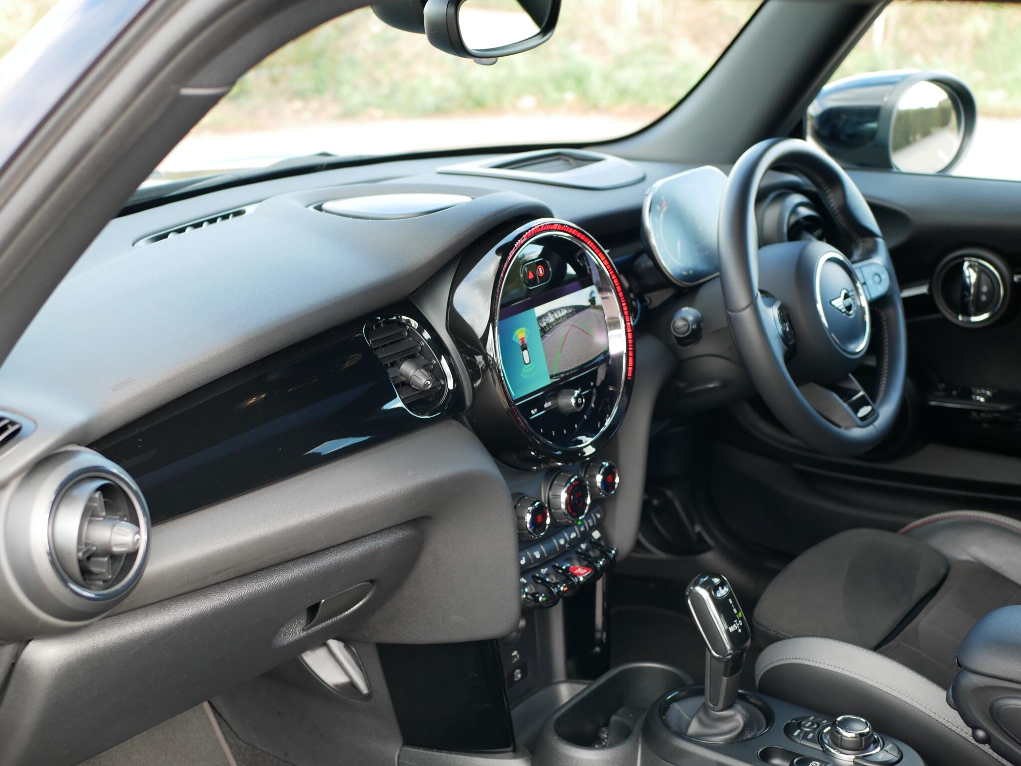 Mini Hatch view 21