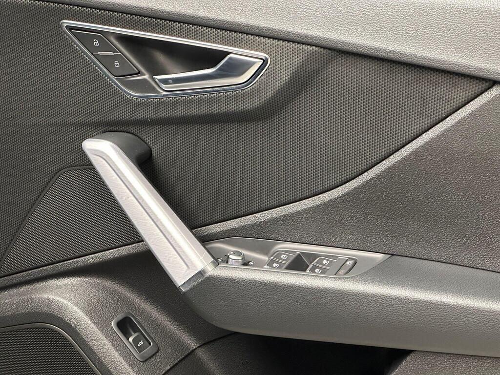 Audi Q2 view 24