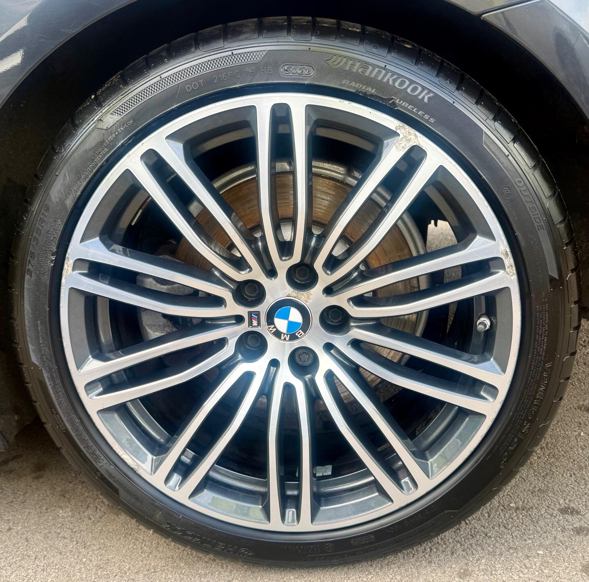 BMW 5 Series view 19