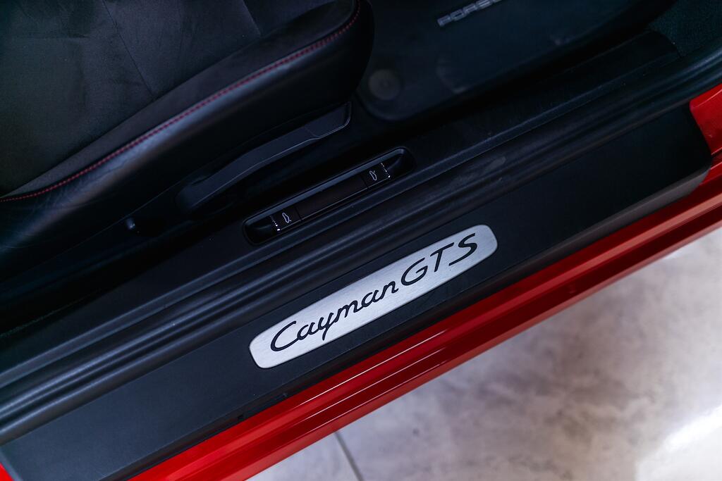 Porsche Cayman view 18