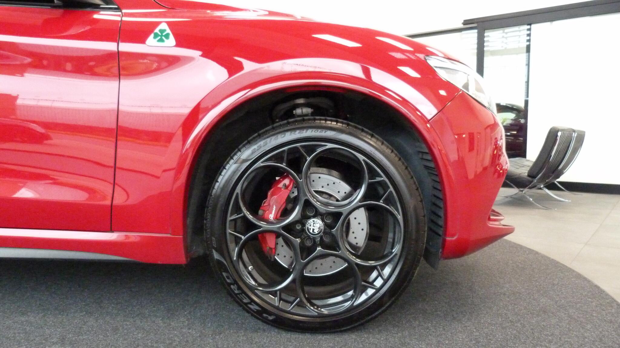 Alfa Romeo Stelvio view 4