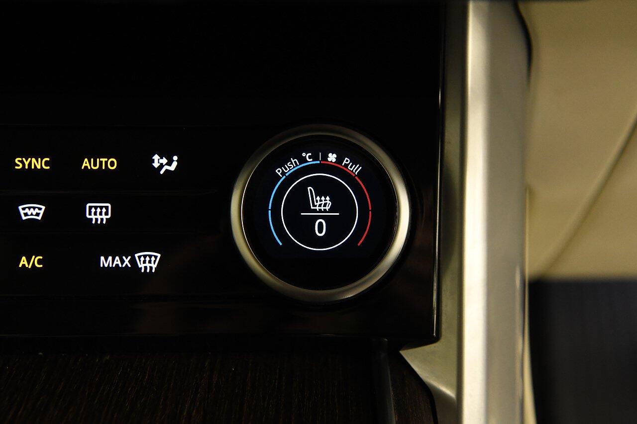 Land Rover Range Rover view 17