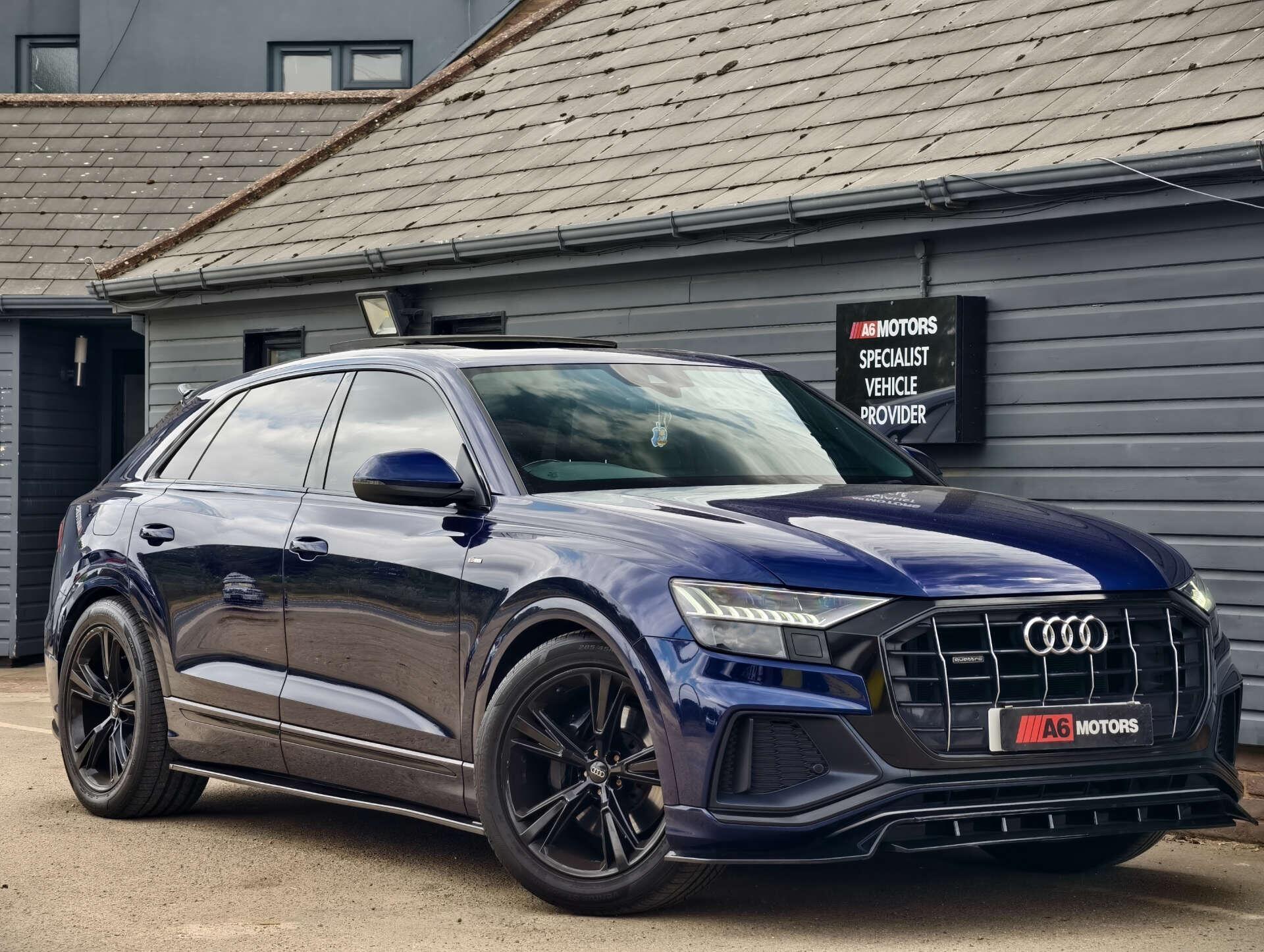 Audi Q8 view 9