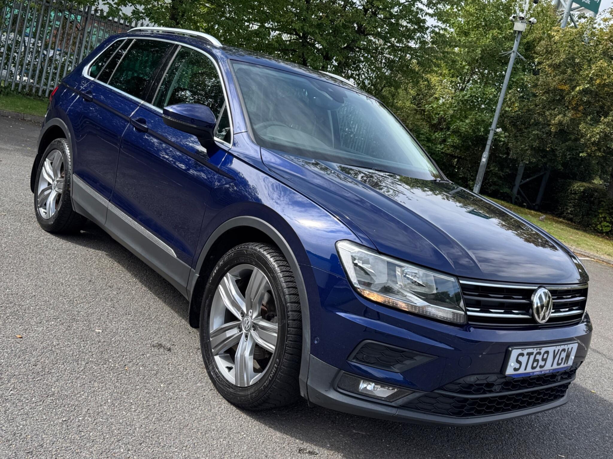 Volkswagen Tiguan view 2