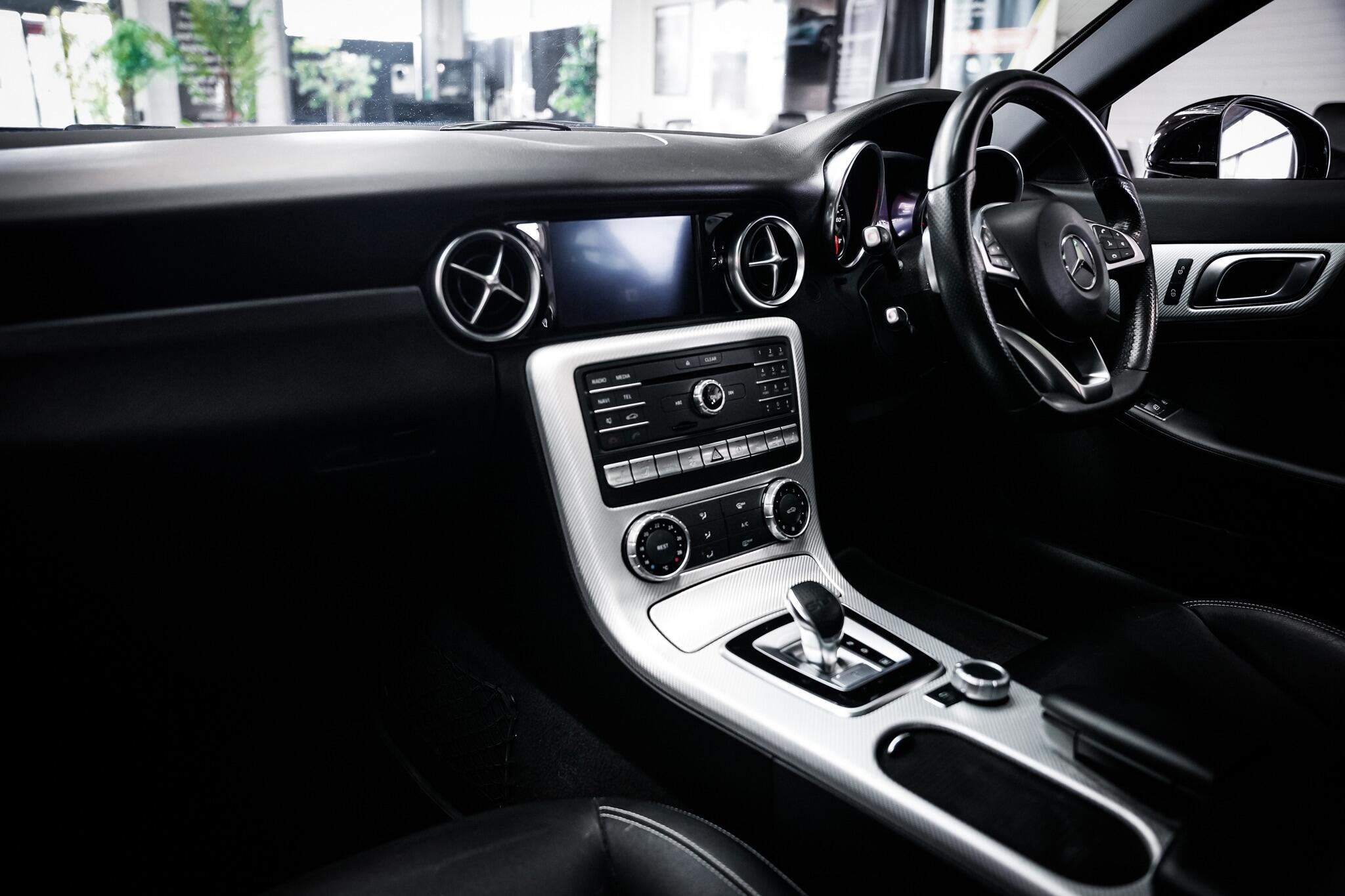 Mercedes-Benz SLC view 22