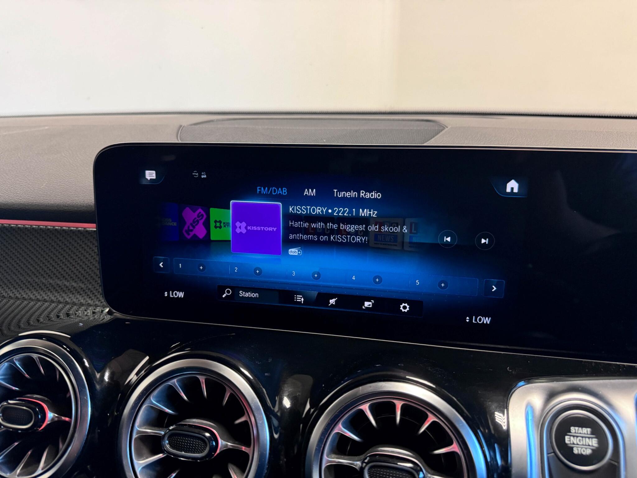 Mercedes-Benz GLB view 44