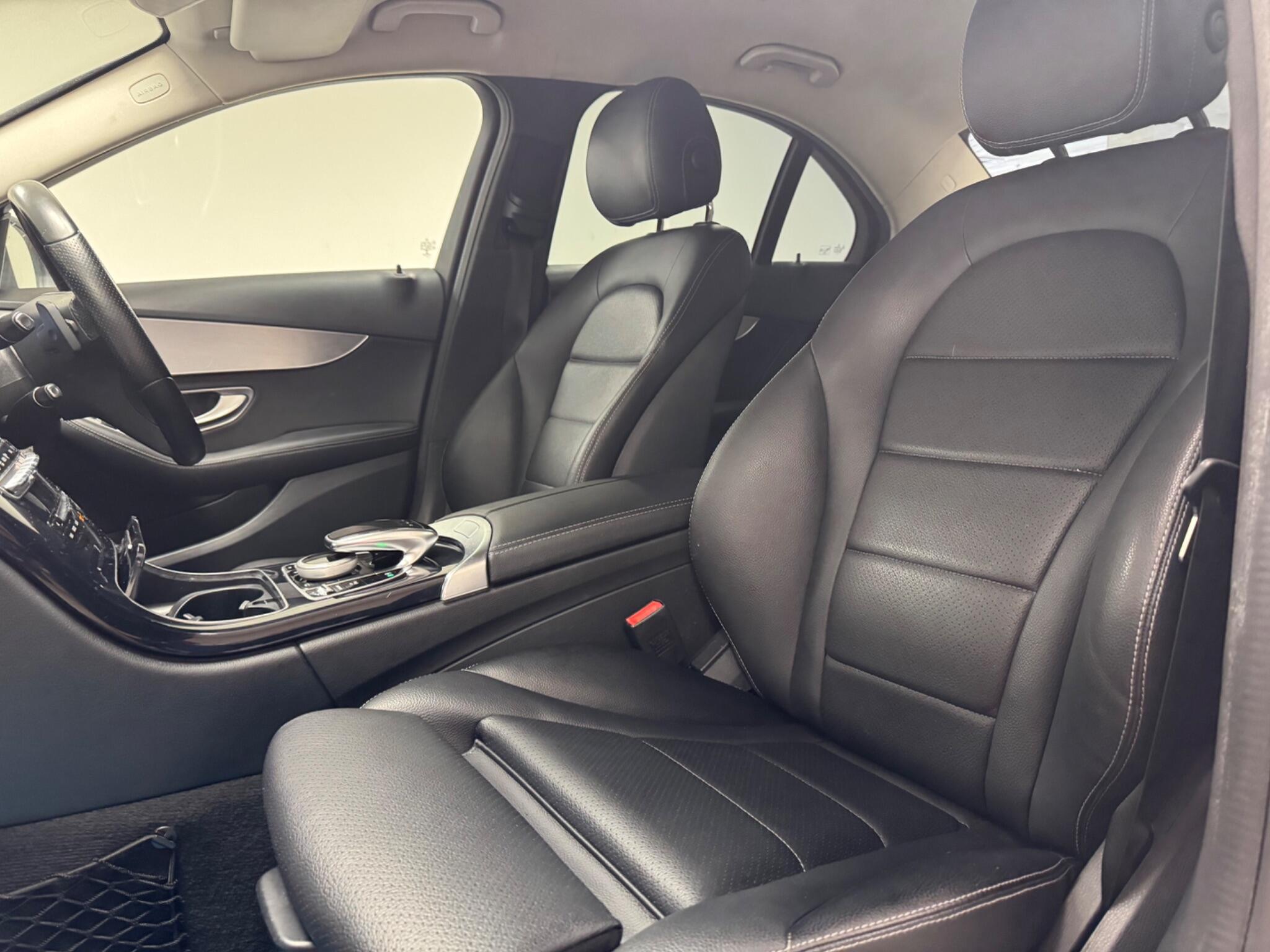 Mercedes-Benz C-Class view 21
