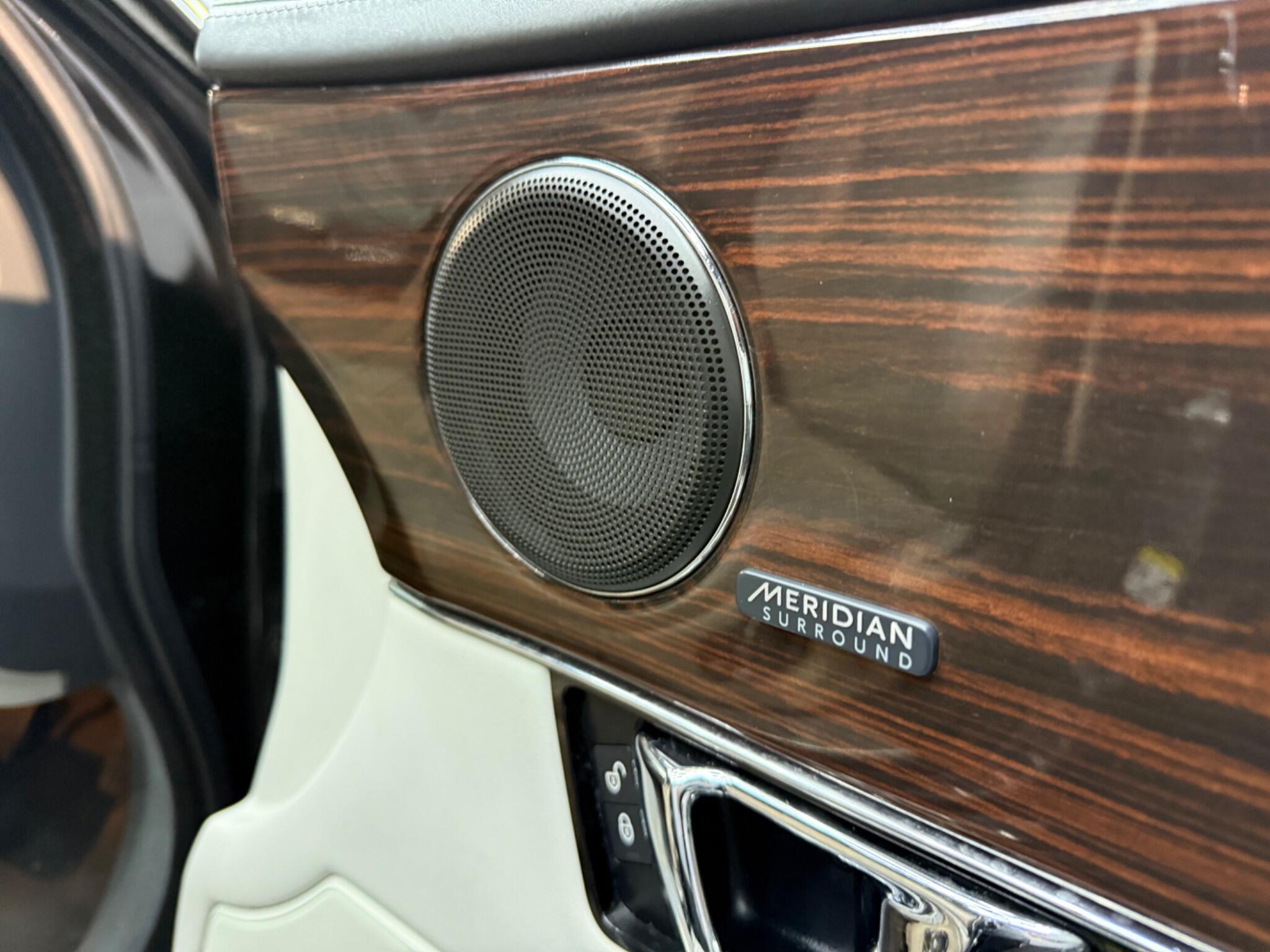 Jaguar XJ view 32