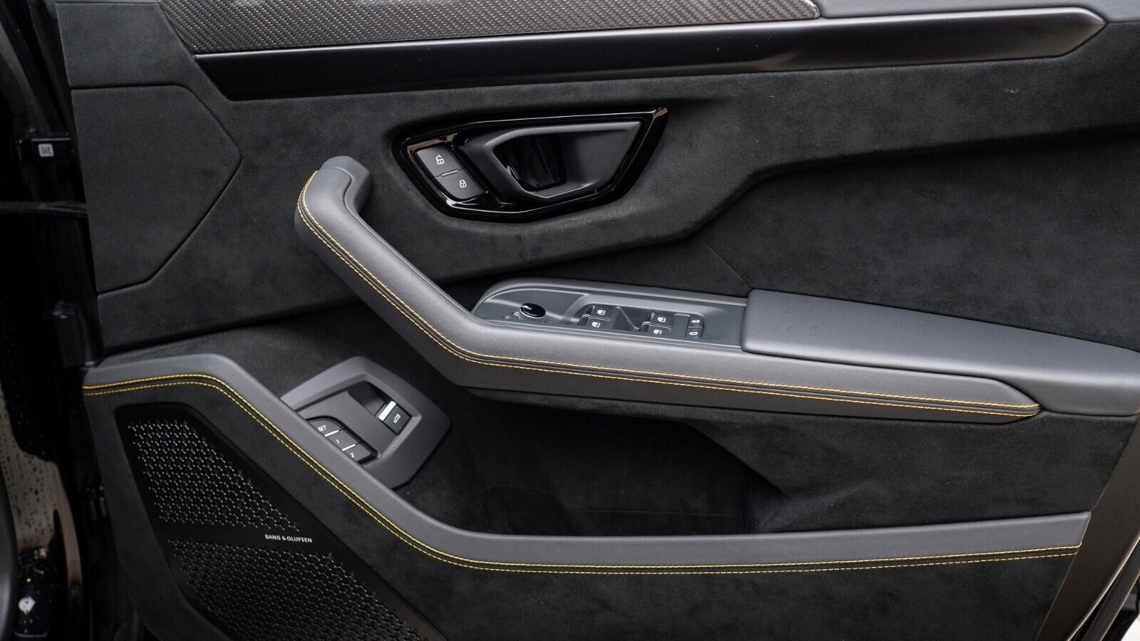 Lamborghini Urus view 29
