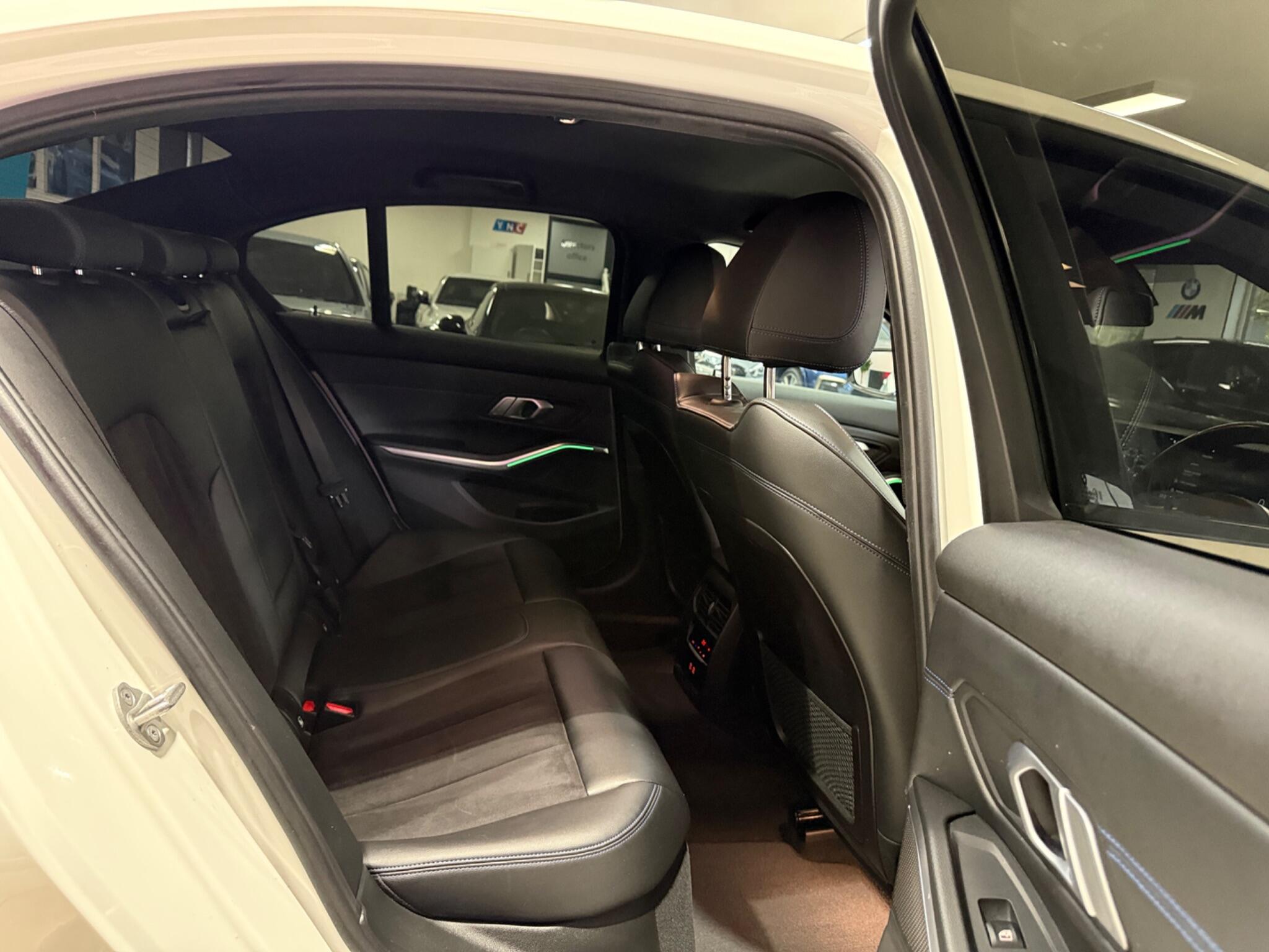 BMW 3 Series view 36