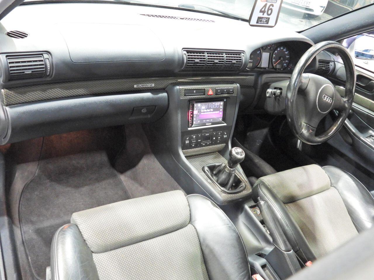 Audi RS4 view 19