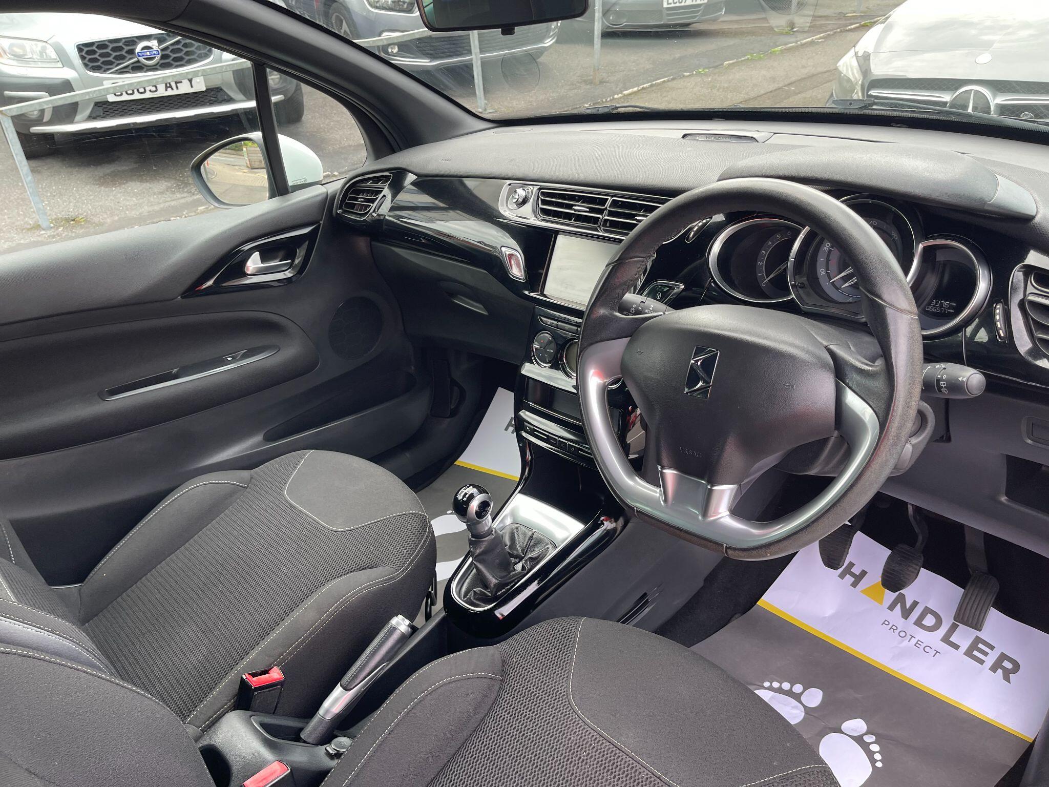 DS Automobiles DS 3 view 22