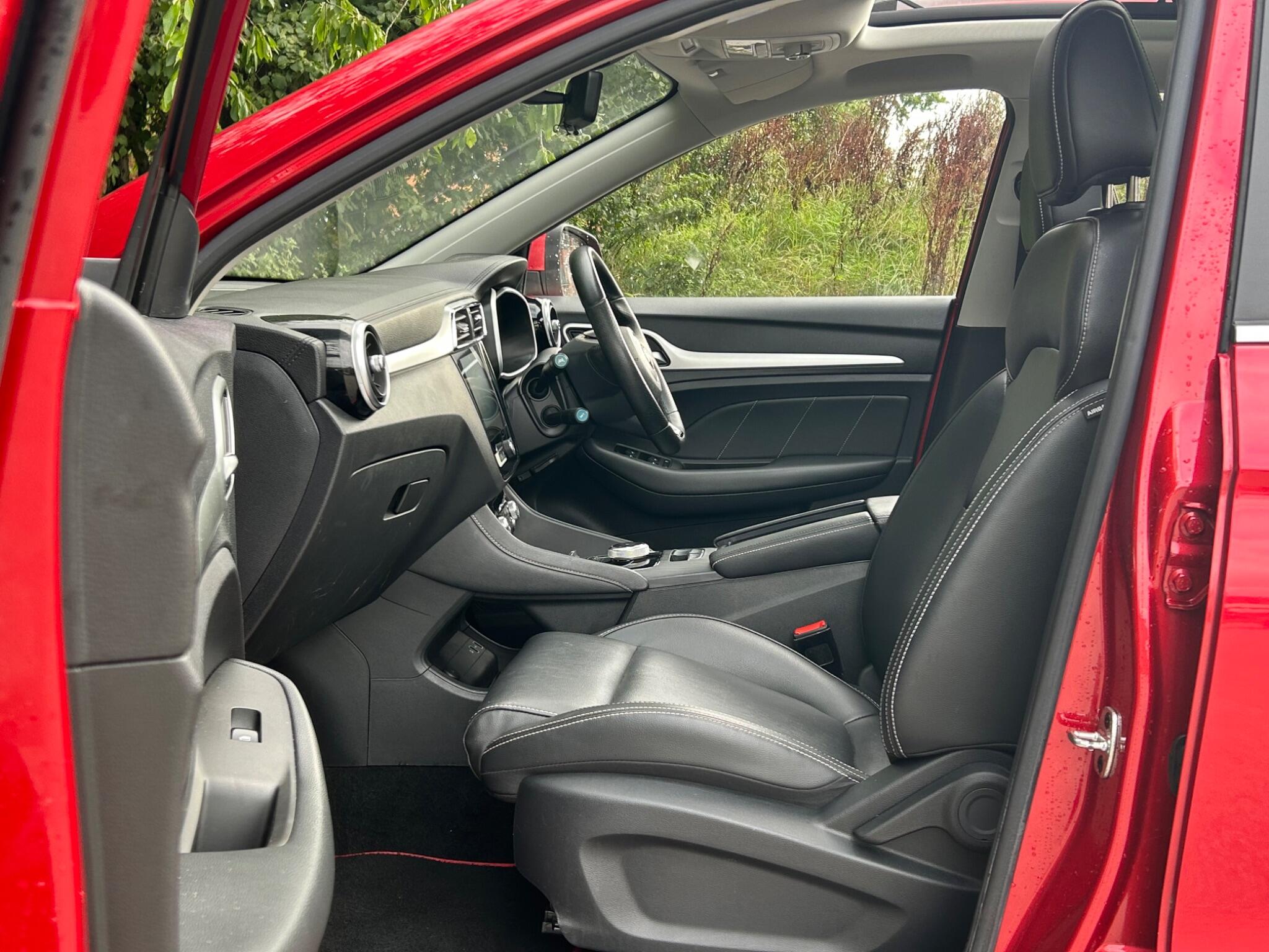 MG ZS view 39