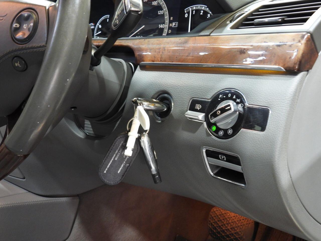 Mercedes-Benz S-Class view 30