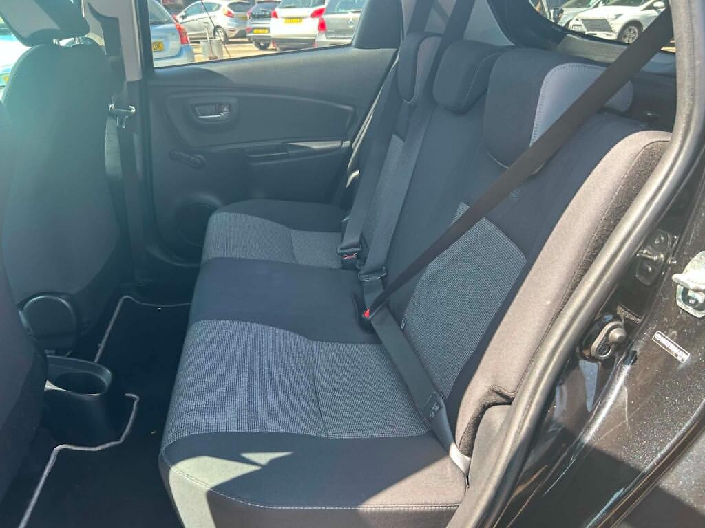 Toyota Yaris view 15