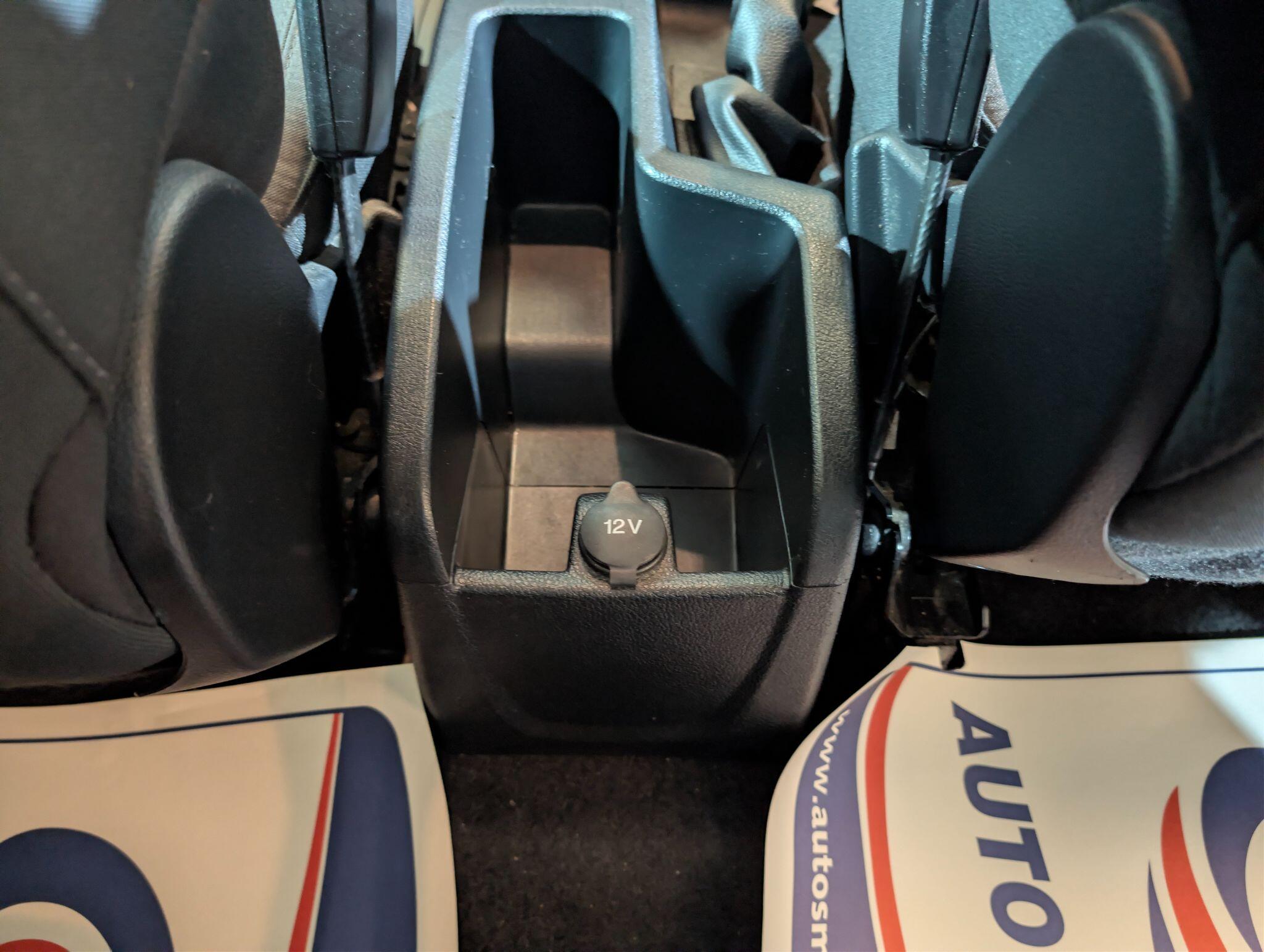 Ford Grand Tourneo Connect view 77
