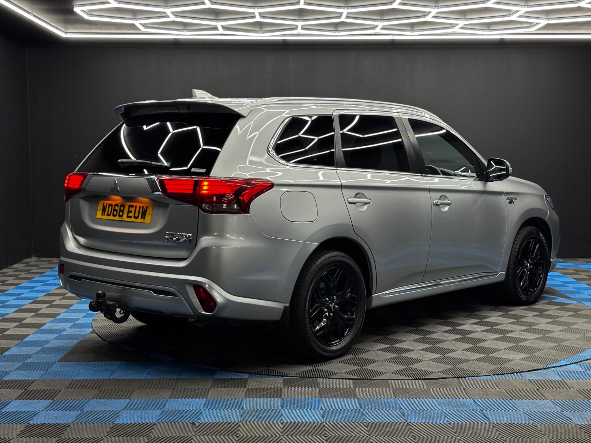 Mitsubishi Outlander view 5