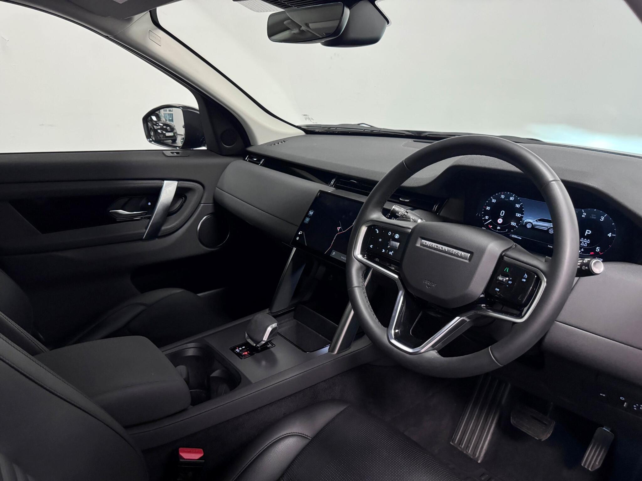 Land Rover Discovery Sport view 37