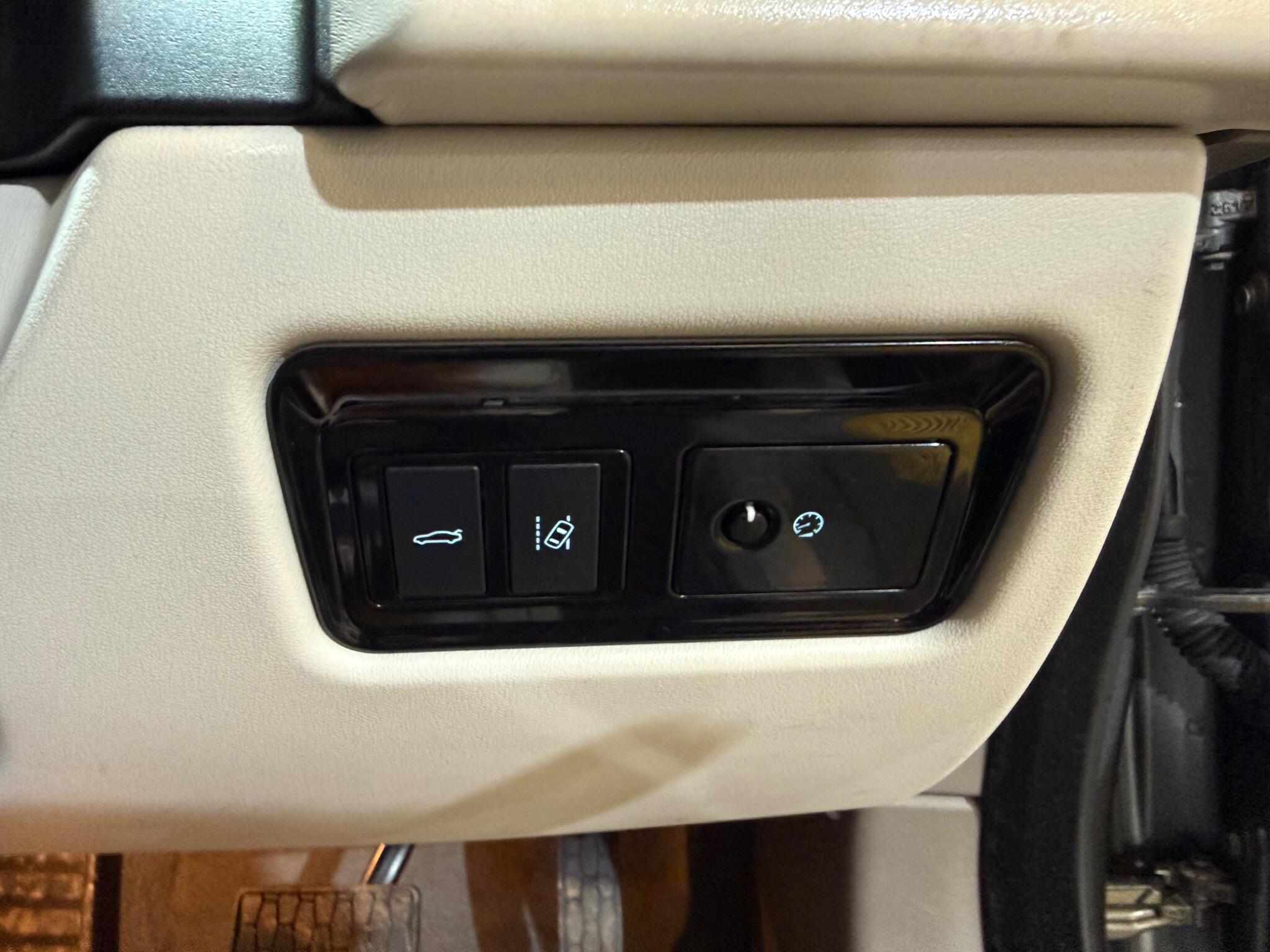 Jaguar XF view 34