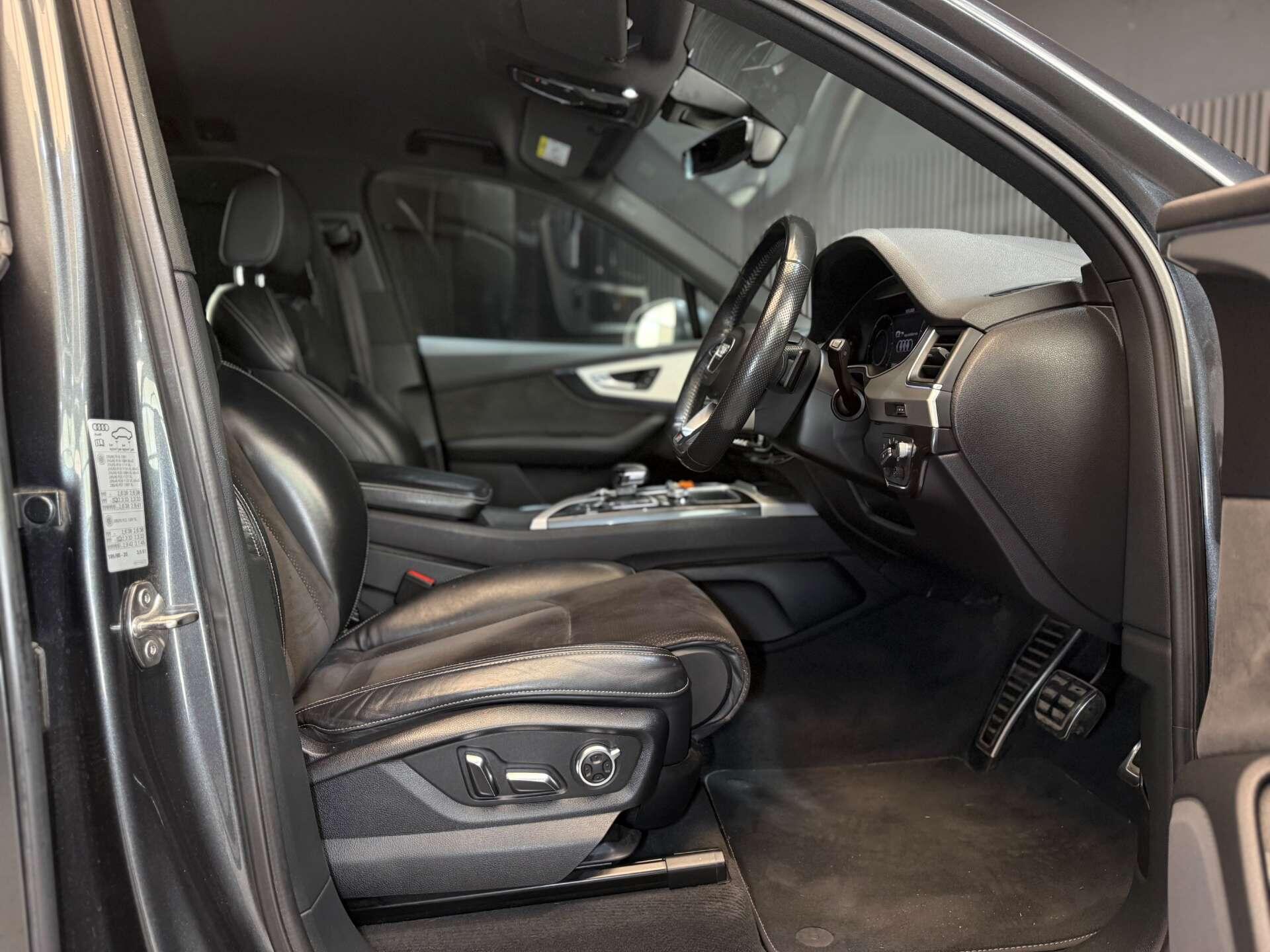 Audi Q7 view 20
